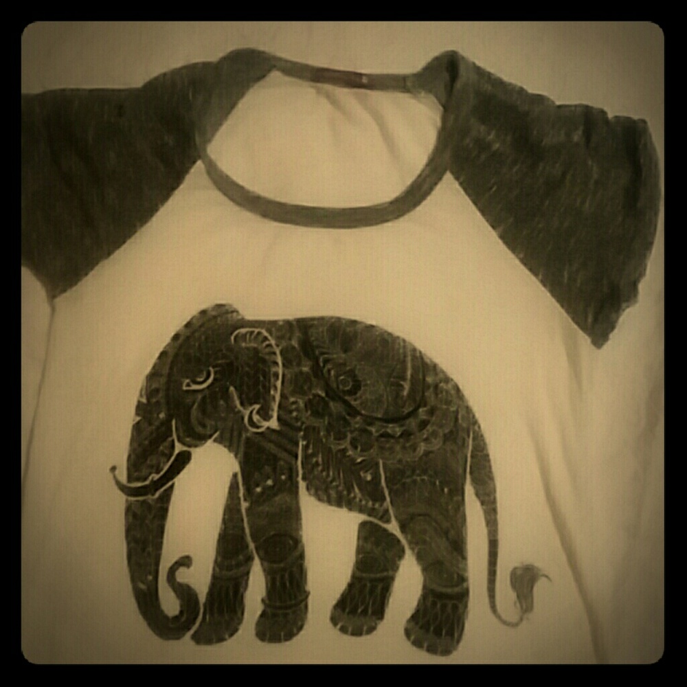 Short sleeve elephant top